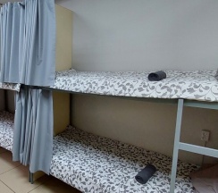 Спальное место на двухъярусной кровати в общем номере для мужчин и женщин 12 мест в Okayhostel