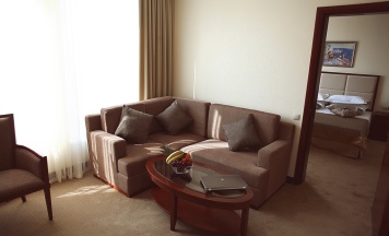 Двухместный люкс Business с балконом двуспальная кровать в Park Hotel Bishkek