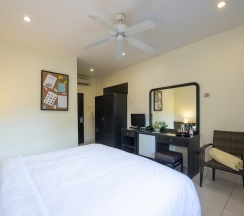 Трёхместный номер Standard в Lokal Phuket