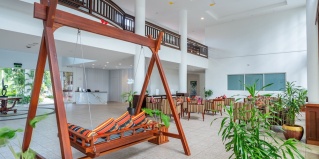 Хулуле: Отель Hulhule Island Hotel Private Beach Access & Airport Pick up and Drop