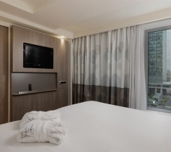 Номер Executive Deluxe с двуспальной кроватью в Novotel Moscow City