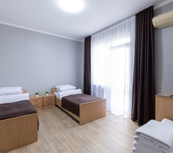 Двухкомнатный семейный номер с двумя балконами в Ростов