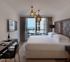 Номер Premium с балконом в The Drisco Hotel Tel Aviv - Relais & Chateaux