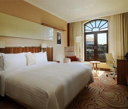 Стандарт с видом на Театр с 1 кроватью «King size» в Grand Autograph Hotel Novosibirsk