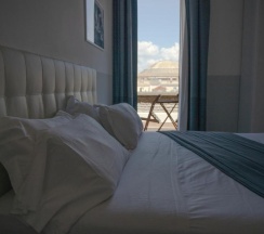 Двухместный номер Superior с балконом двуспальная кровать в Arch Rome Suites