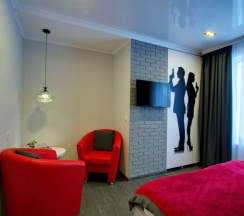 № 16 АГЕНТ 007,  № 17 ХИППИ, № 18  ШОКОЛАД.  Двухместный улучшенный номер с двуспальной кроватью в Smile