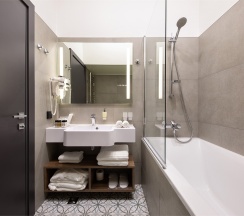 Стандартный номер с кроватью размера "Queen-size" №2 в Underwood Hotel