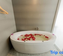 Люкс в La Vista Patong Hotel