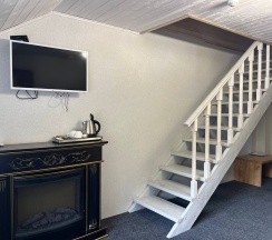 Номер-студио - Двухуровневый на мансарде в Шатун