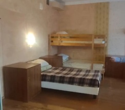 Кровать в общем номере (мужской номер) в В городе N