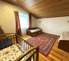 Шестиместные апартаменты с балконом в Гостевой дом