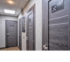 Одноместный номер-капсула с окном в общей комнате в The kubz capsule hotel