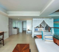 Двухместный люкс двуспальная кровать в Отель Zenmaya Oceanfront Phuket, Trademark Collection by Wyndham