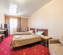 Двухместный полулюкс с балконом (двуспальная кровать) в Red hotel