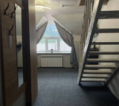 Номер-студио - Двухуровневый на мансарде в Шатун