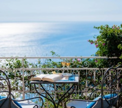 Двухместный номер Deluxe Seaview (двуспальная кровать) в Positano Art Hotel Pasitea