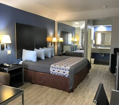 Двухместный номер Deluxe двуспальная кровать в Camelot Inn & Suites Veterans Memorial NW Houston