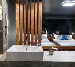 Четырёхместный номер Standard в In A Box Hostel