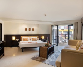 Двухместный полулюкс с балконом двуспальная кровать в Woraburi Phuket Resort & Spa