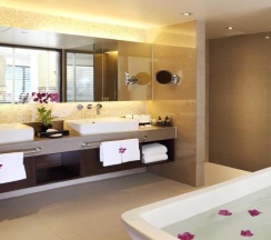 Люкс с террасой с 2 комнатами с видом на океан в Le Meridien Phuket Beach Resort