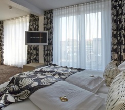 Двухместный полулюкс с видом на город двуспальная кровать в Hotel Demas City