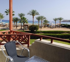 Двухместный номер Deluxe с видом на бассейн двуспальная кровать в Naama Bay Promenade Beach Resort by Accor