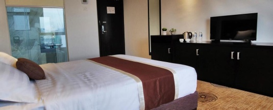 Двухместный номер Deluxe двуспальная кровать в InnB Park Hotel