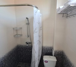 Трёхместный номер Standard с видом на внутренний двор в Премьер-Сухум