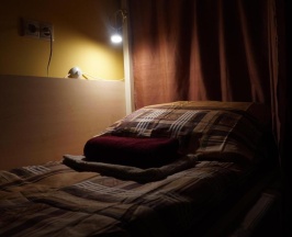 Кровать в 6-местном общем женском номере в High level