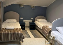 Номер комфорт семейный с 3 односпальными кроватями (с завтраком) в Amato hotel