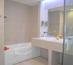 Семейные апартаменты с балконом и с красивым видом из окна в Diana Palace