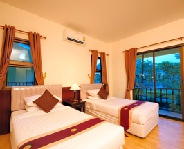 Бунгало с 2 комнатами с балконом и с красивым видом из окна в The Forest Home Resort
