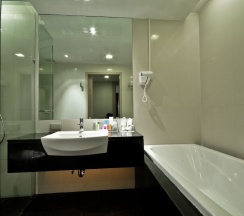Семейный люкс с 2 комнатами в Отель The Ashlee Heights Patong Hotel & Suites