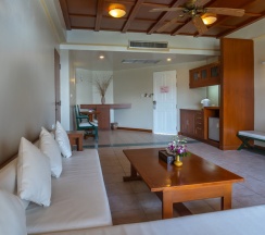 Двухместный полулюкс с балконом двуспальная кровать в Karon Princess Hotel