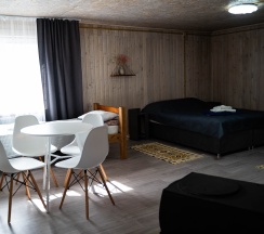 Четырехместный номер с 1 двуспальной или 2 односпальными кроватями с видом на озеро в Озеро