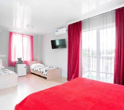 Номер стандарт семейный с 3 односпальными и 1 двуспальной кроватью в Алешкина мечта