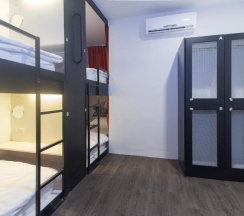 Кровать в общем номере (женский номер) в Kitez Hotel & Bunkz - Hostel