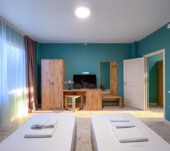 Четырёхместный номер Стандарт (корпус С) с 2 комнатами с видом на парк в Напра