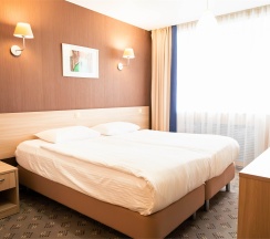 Бизнес с большой двуспальной кроватью в Амакс