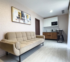 4-местная комната делюкс с балконом в Дворец Солнца