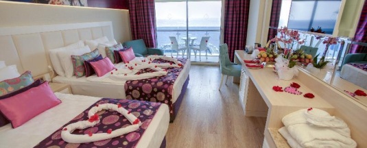 Одноместный номер Deluxe с частичным видом на море двуспальная кровать в Azura Deluxe Resort & Spa