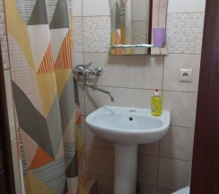 Комната стандарт с 2 односпальными и 1 двуспальной кроватью в Отрада