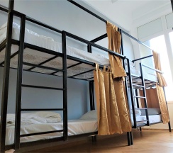 Нижнее место в общем 8ми местном номере №410 в Bla Bla Hostel