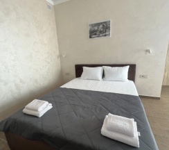 Четырёхместный люкс с 2 комнатами с балконом и с красивым видом из окна в Вилла Абхазия