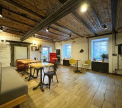 Двухуровневый номер с собственной ванной комнатой “Антон Палыч” в Bookcase Hotel&Hostel