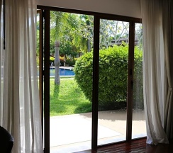 Двухместный люкс Deluxe с частичным видом двуспальная кровать в Laguna Villas Boutique Hotel