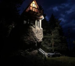 Домик 1 с балконом и с красивым видом из окна в Къашха Таш