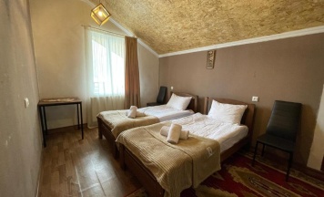 Двухместный номер Standard с видом на горы двуспальная кровать в Hotel Dari