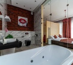 Люкс с видом на город в Loft Garden