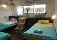 Кровать в общем номере (женский номер) в Kamin Bird Hostel